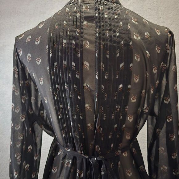 American Rag Cie Batik Blouse/Tunic Sz L Pleat front Tie Back Boho Tribal Aztec - Picture 5 of 9